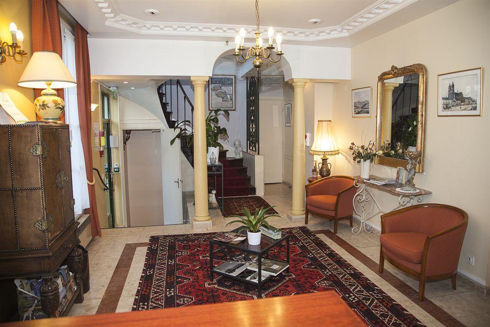 Hotel Du Manoir Тур Екстериор снимка