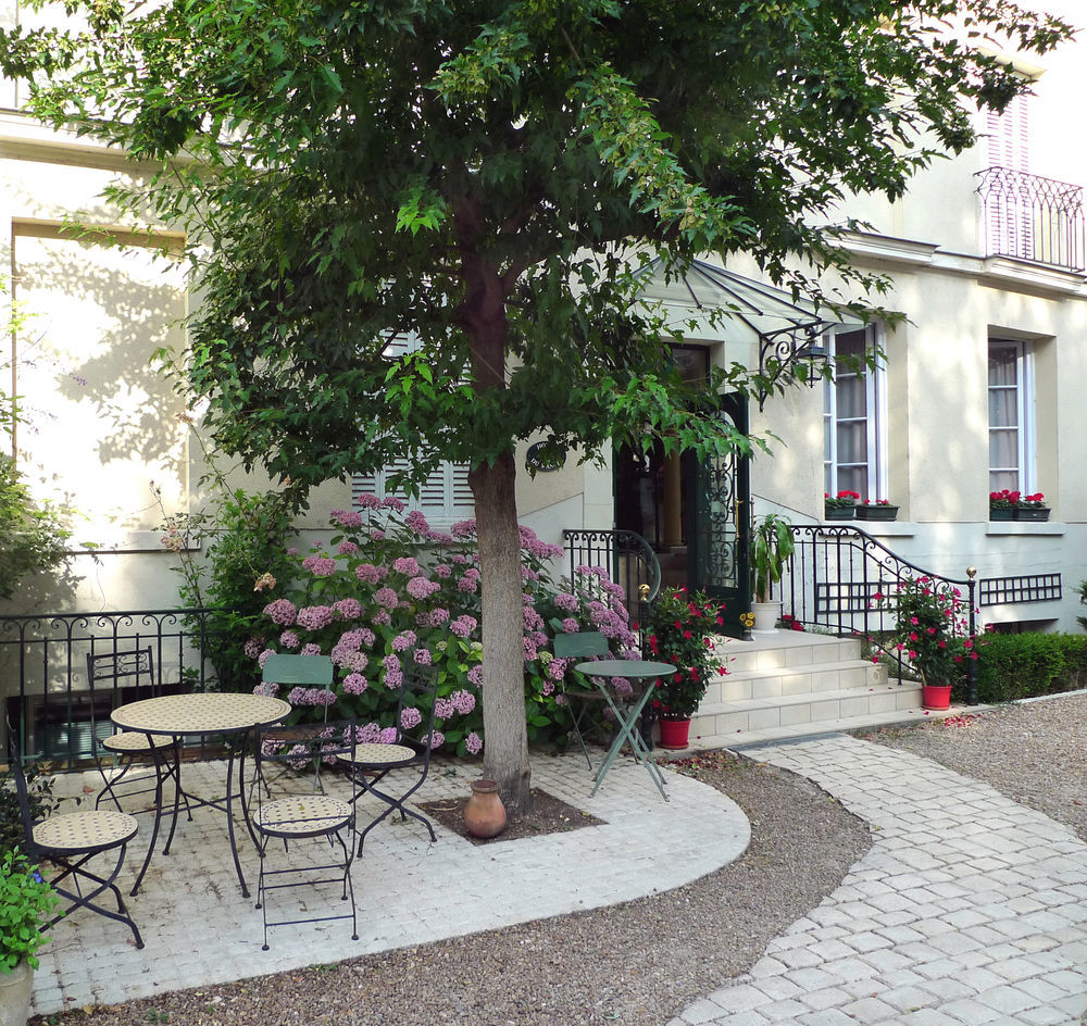 Hotel Du Manoir Тур Екстериор снимка